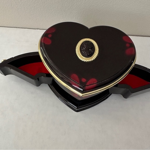 Heart-Shaped Black and Red Jewelry Box - Picture 4 of 6